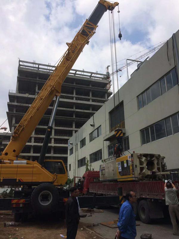 青島精密設備工廠搬運